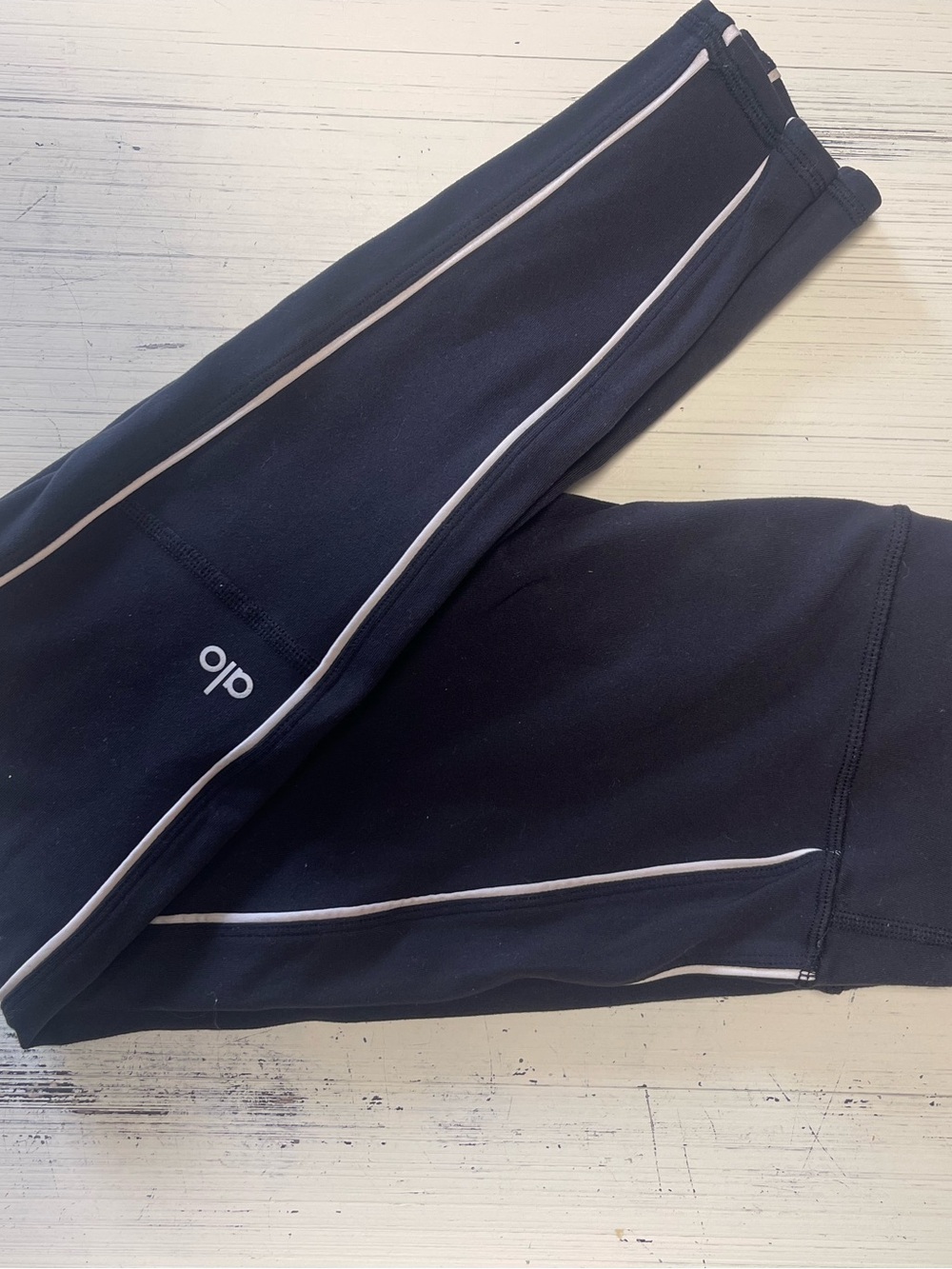 ALO Yoga Guard 7/8 Leggings with White Piping
